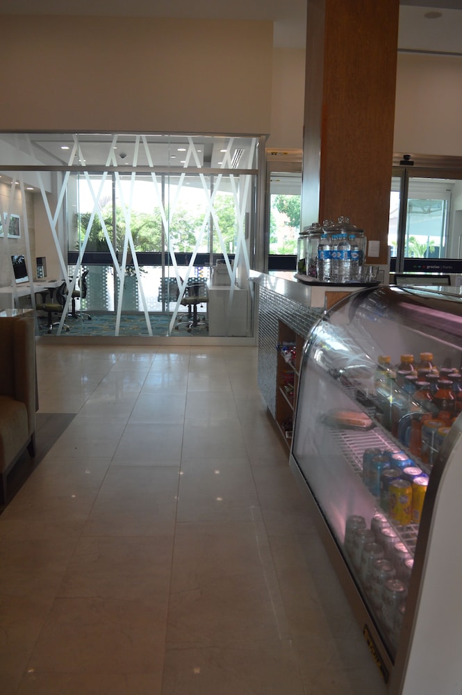 Hampton Inn By Hilton Villahermosa 8/52