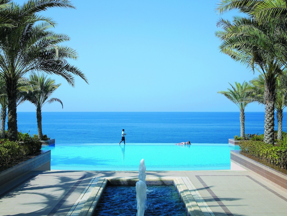 Al Husn Hotel Muscat 46/50