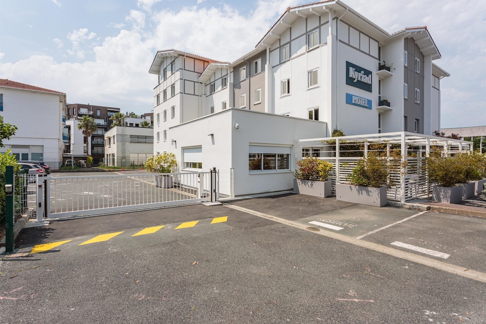 Kyriad Anglet Biarritz 49/58
