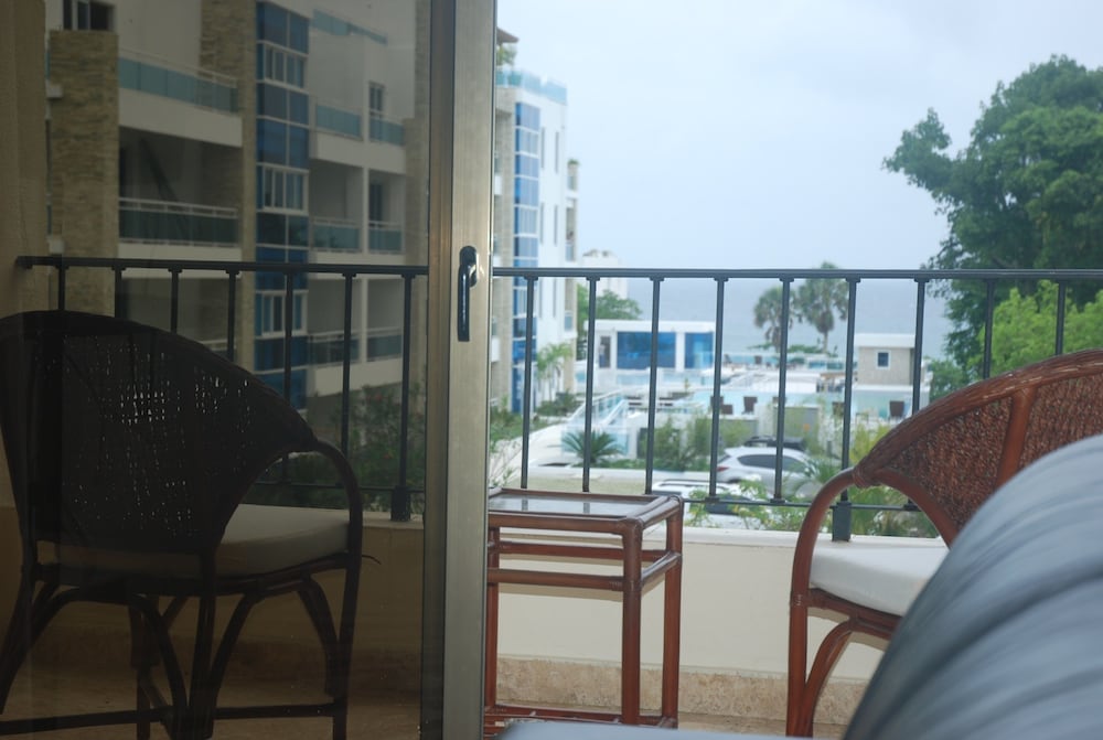 E And J Beach Condos 4/35