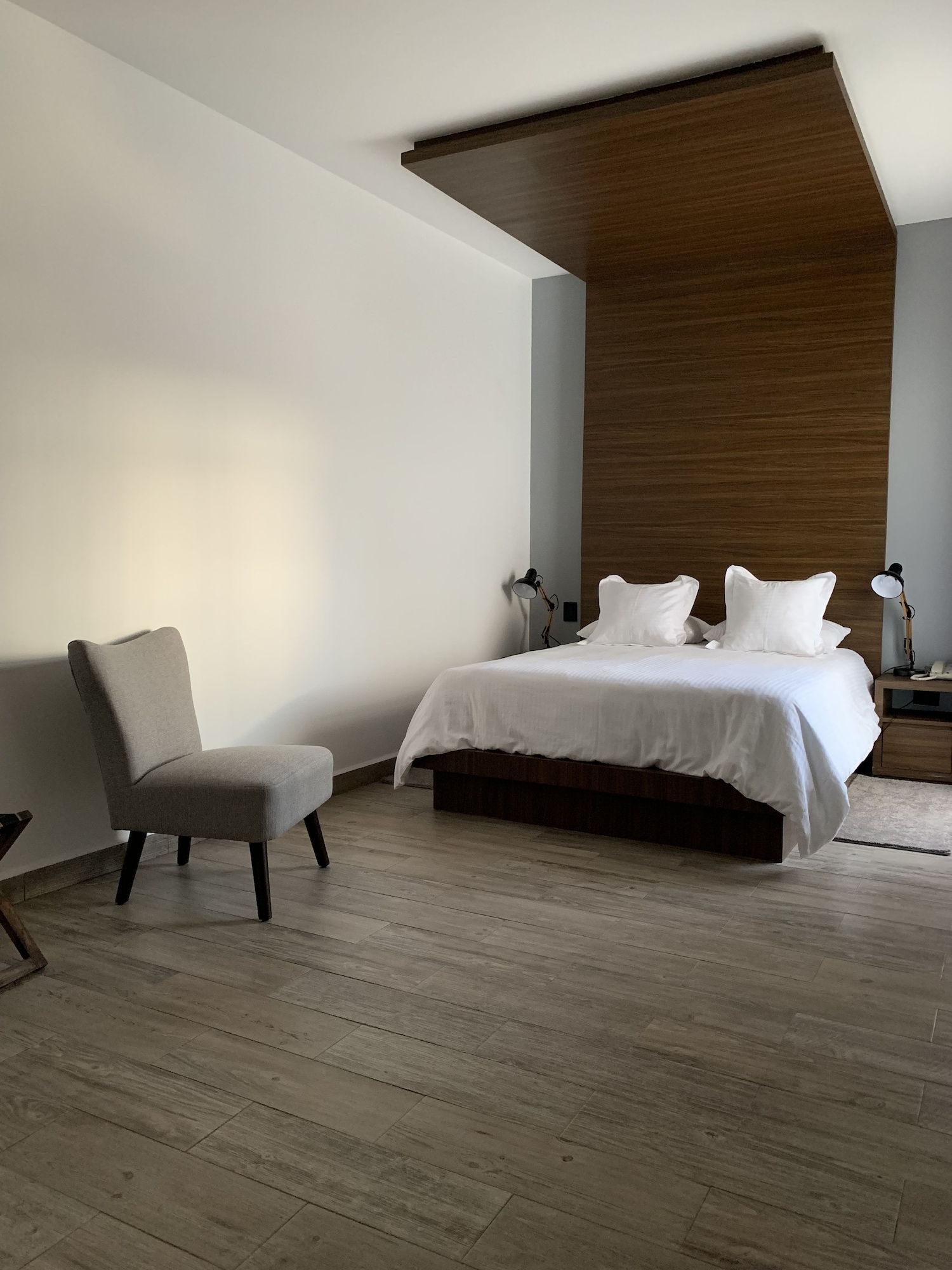 Standard, Queen Bed