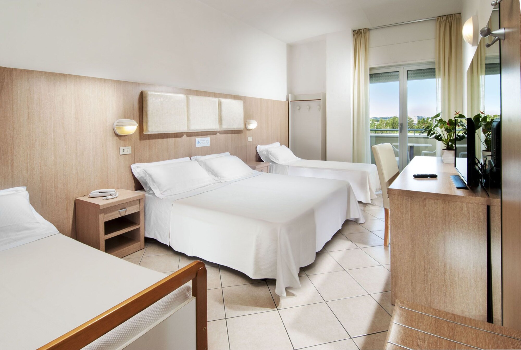 ROOM, QUADRUPLE