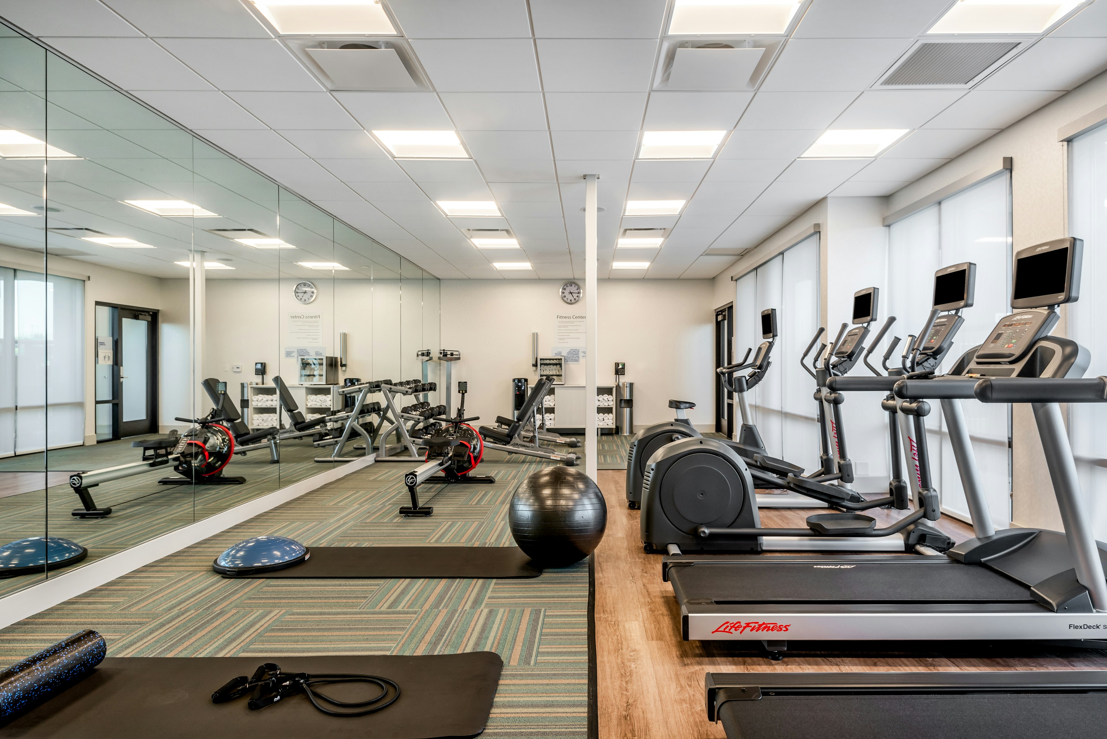 Holiday Inn Express And Suites Santa Ana Orange County an IHG Hotel 34/57