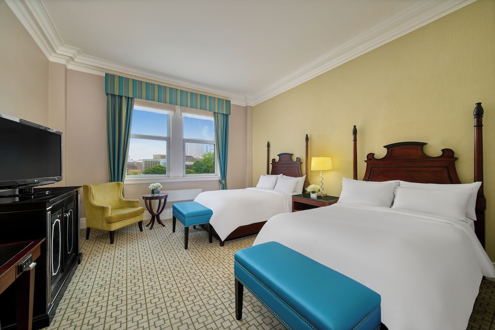 FAIRMONT, 2 DOUBLE BEDS