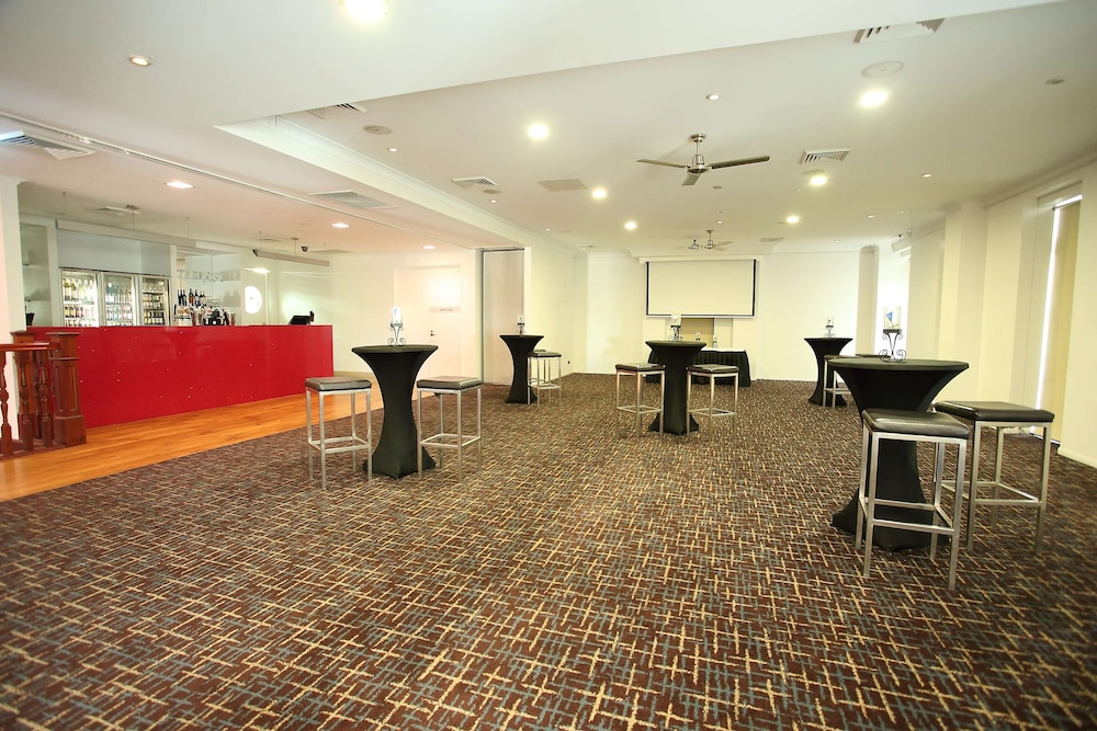 Oaks Townsville Metropole Hotel 11/69