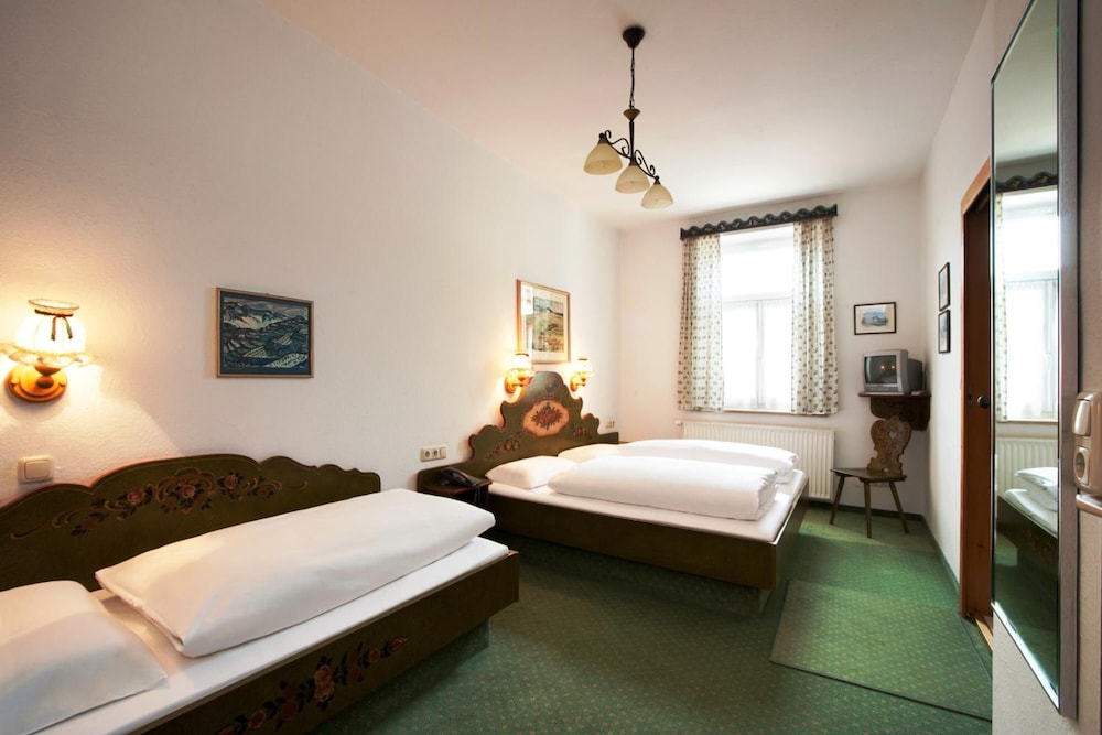 Hahn Hotel 15/35