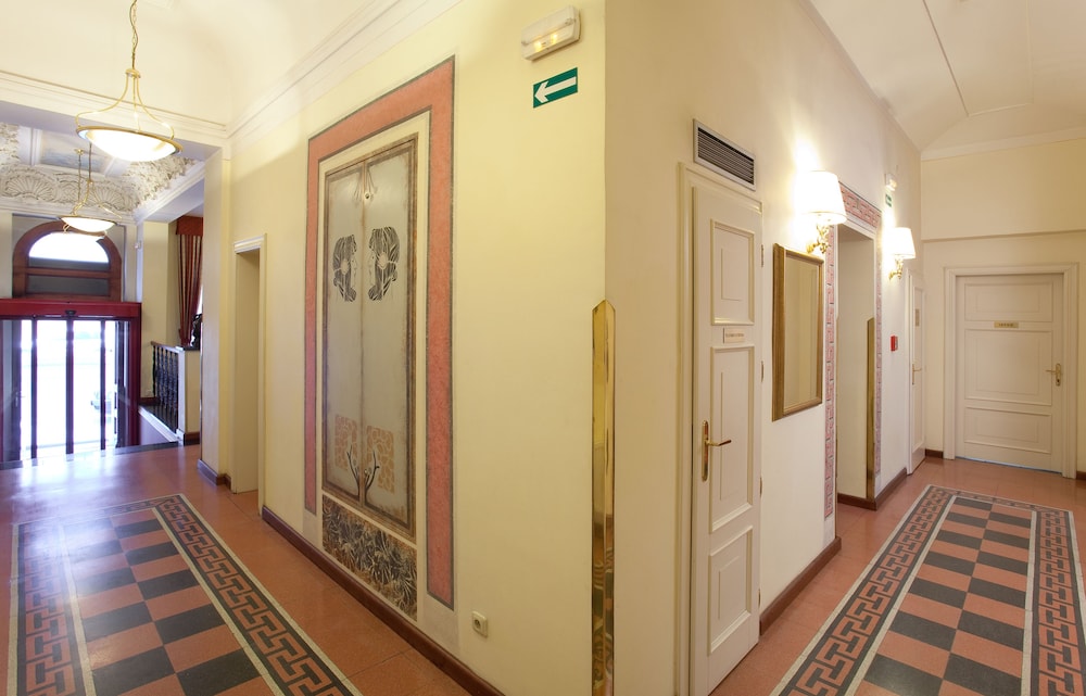 Hotel Tivoli 3/36