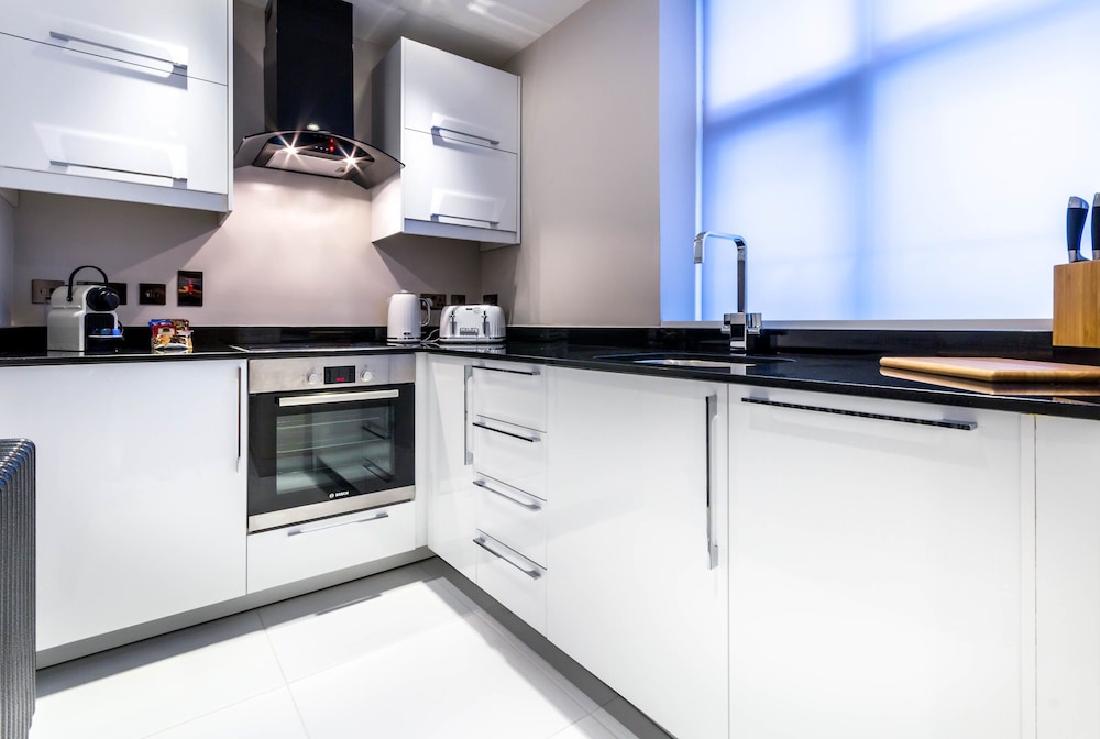 Basinghall Suites 20/33