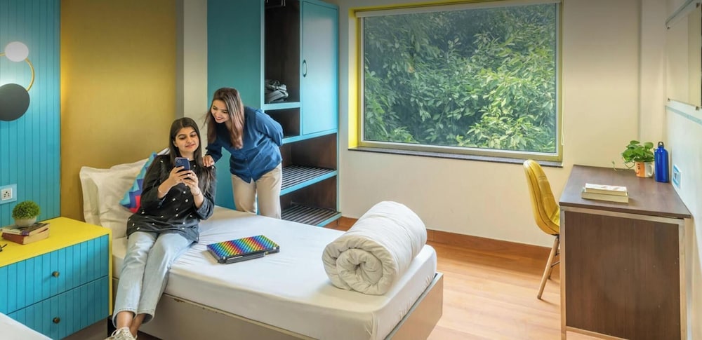 Stops Hostels- New Delhi 25/47