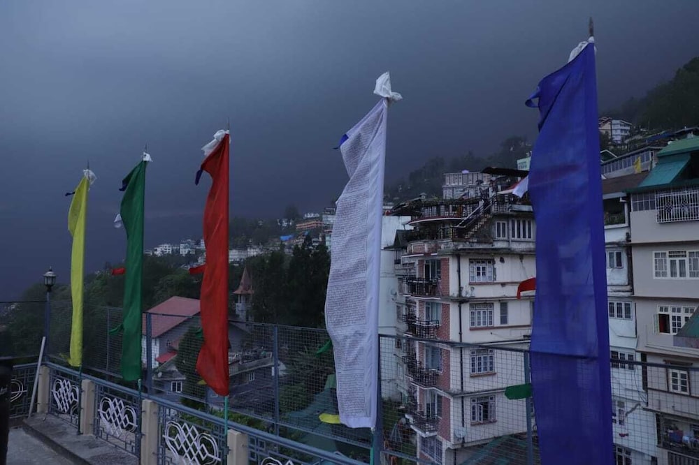 The Lindsay Himalayan Heights 31/31