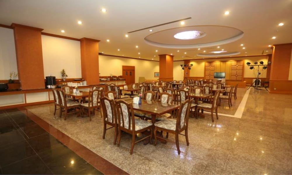 Arawan Riverside Hotel 53/65