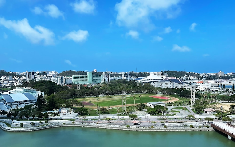 Mercure Okinawa Naha 61/65