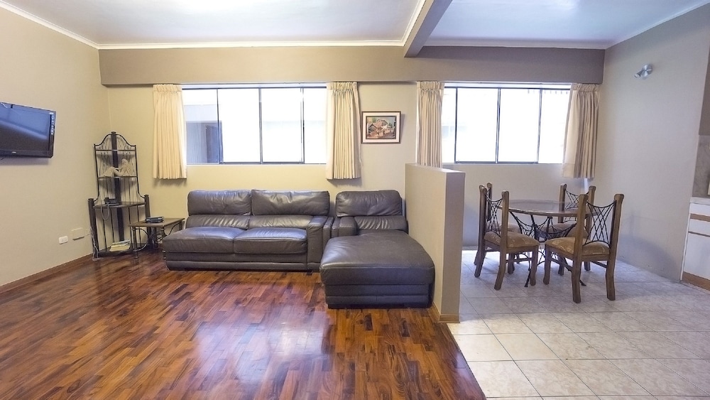 Suites Larco 656 34/50
