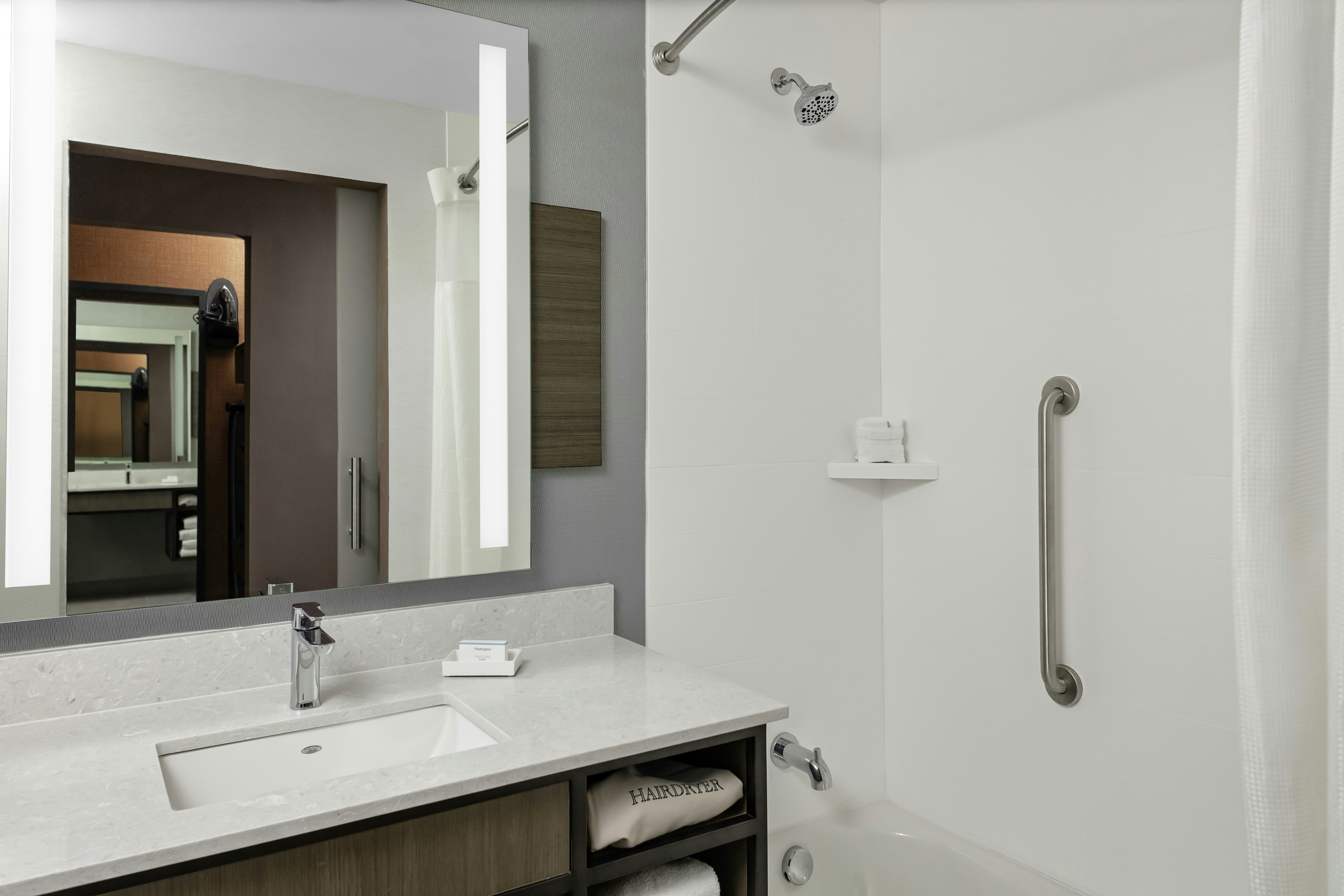 غرفة ديلوكس بسرير كينج لذوي الإعاقة، Hilton Garden Inn Chandler Downtown 2/4