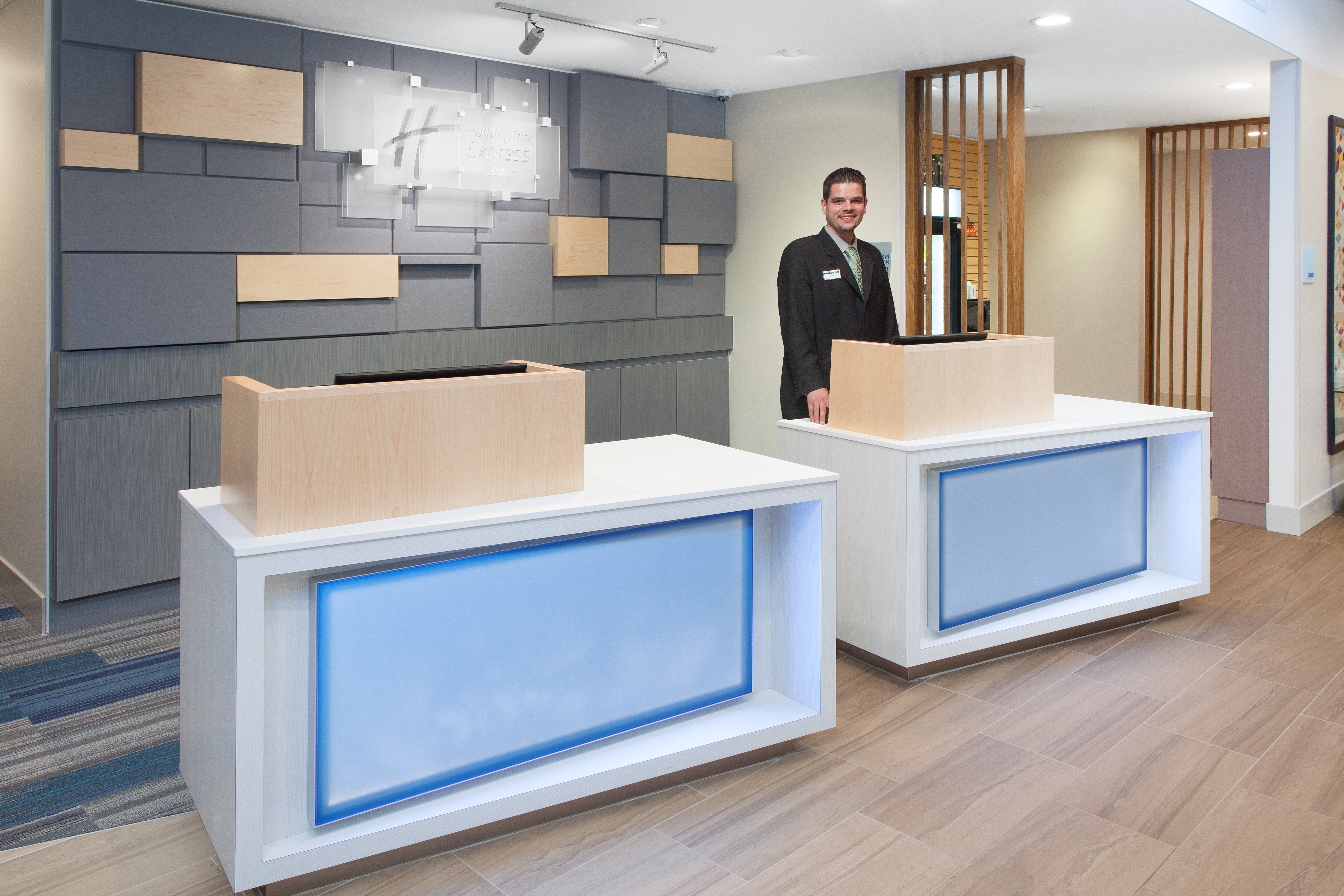 Holiday Inn Express and Suites Sterling Heights-Detroit Area 5/23
