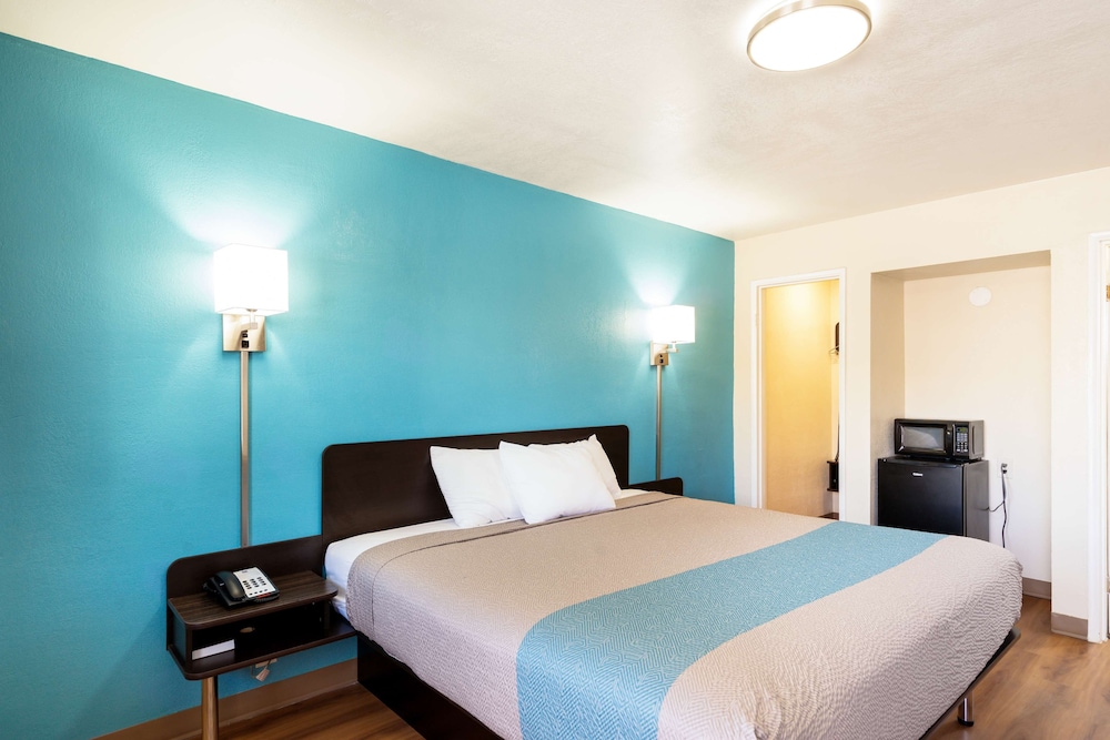 Motel6 Odessa, TX 2nd Street 13/26