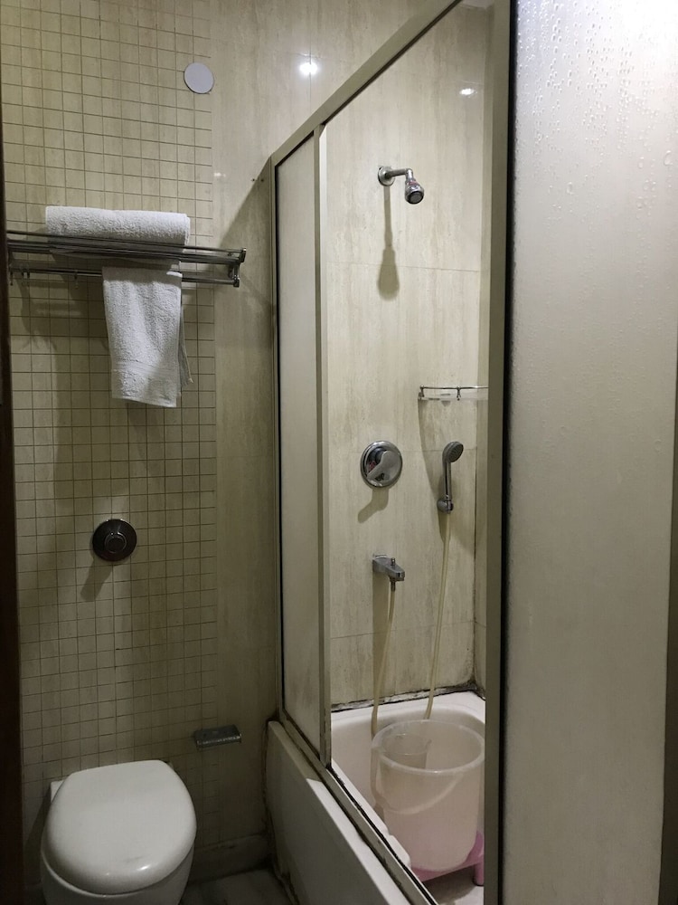 HOTEL TJS ROYALE 42/44