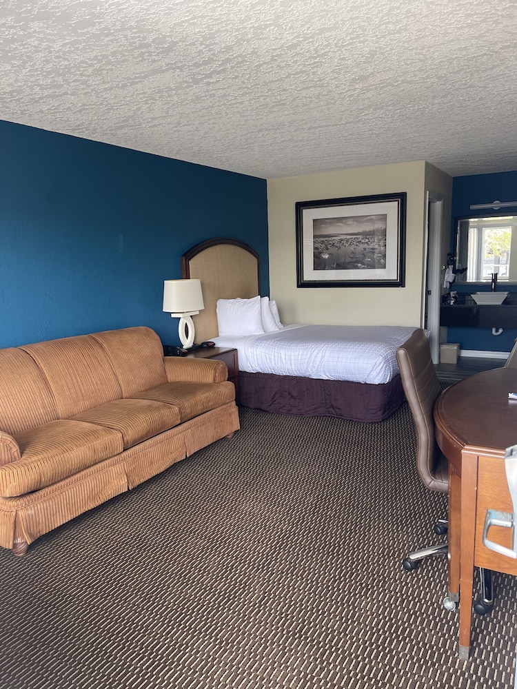 Red Roof Inn Kissimmee, FL 27/37