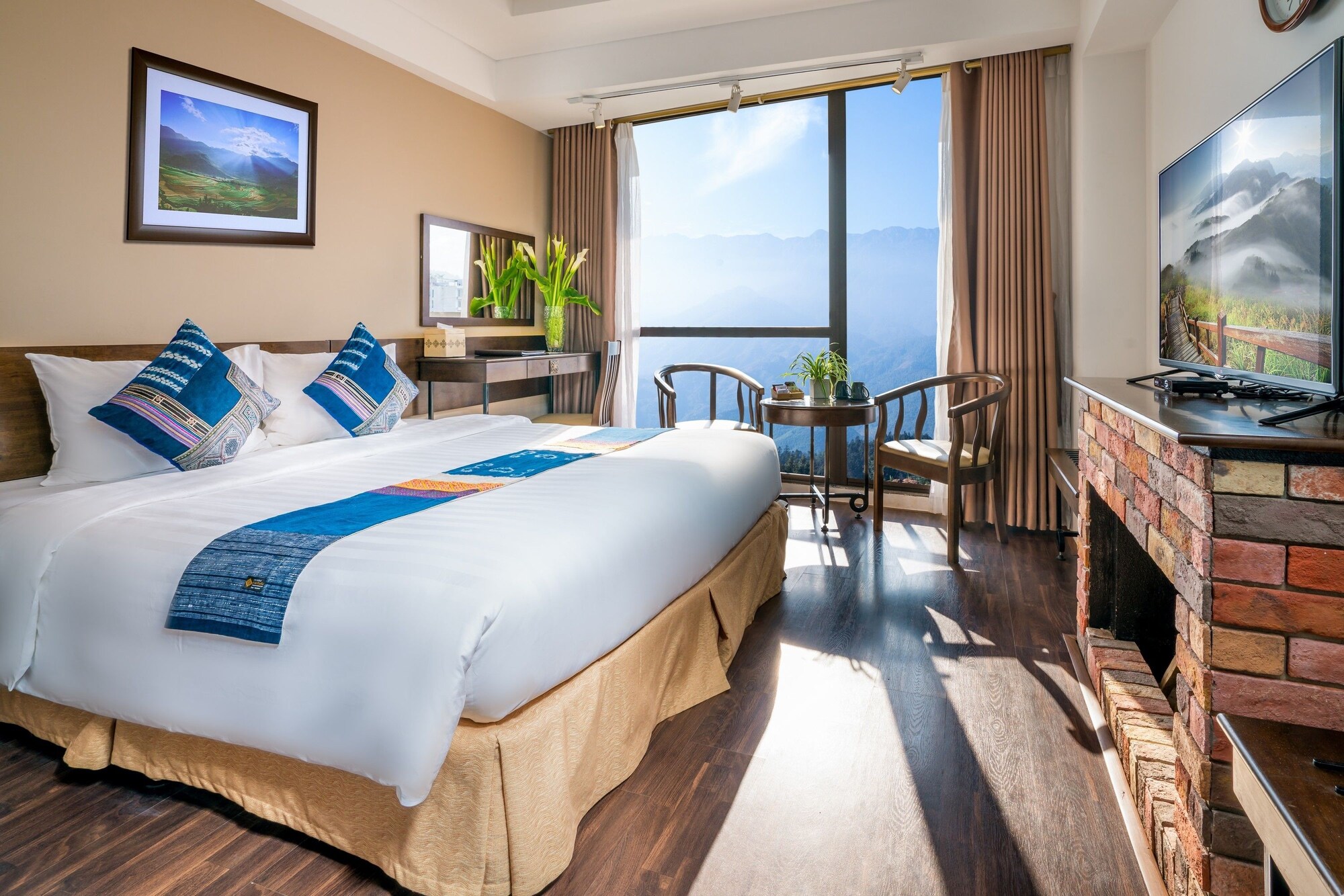 DELUXE, MOUNTAIN VIEW