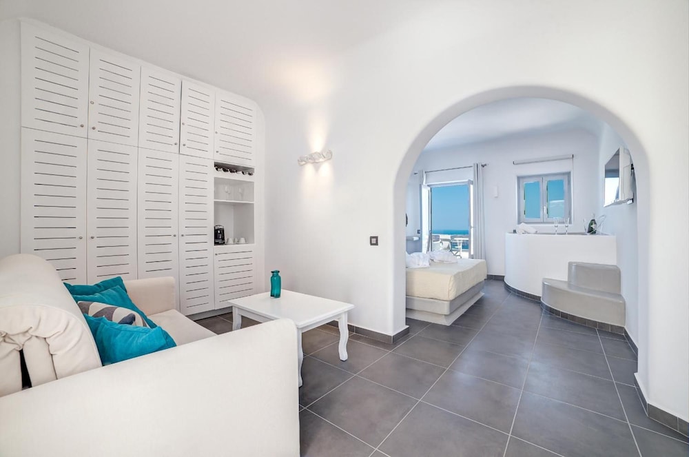 Unique Suites 14/50