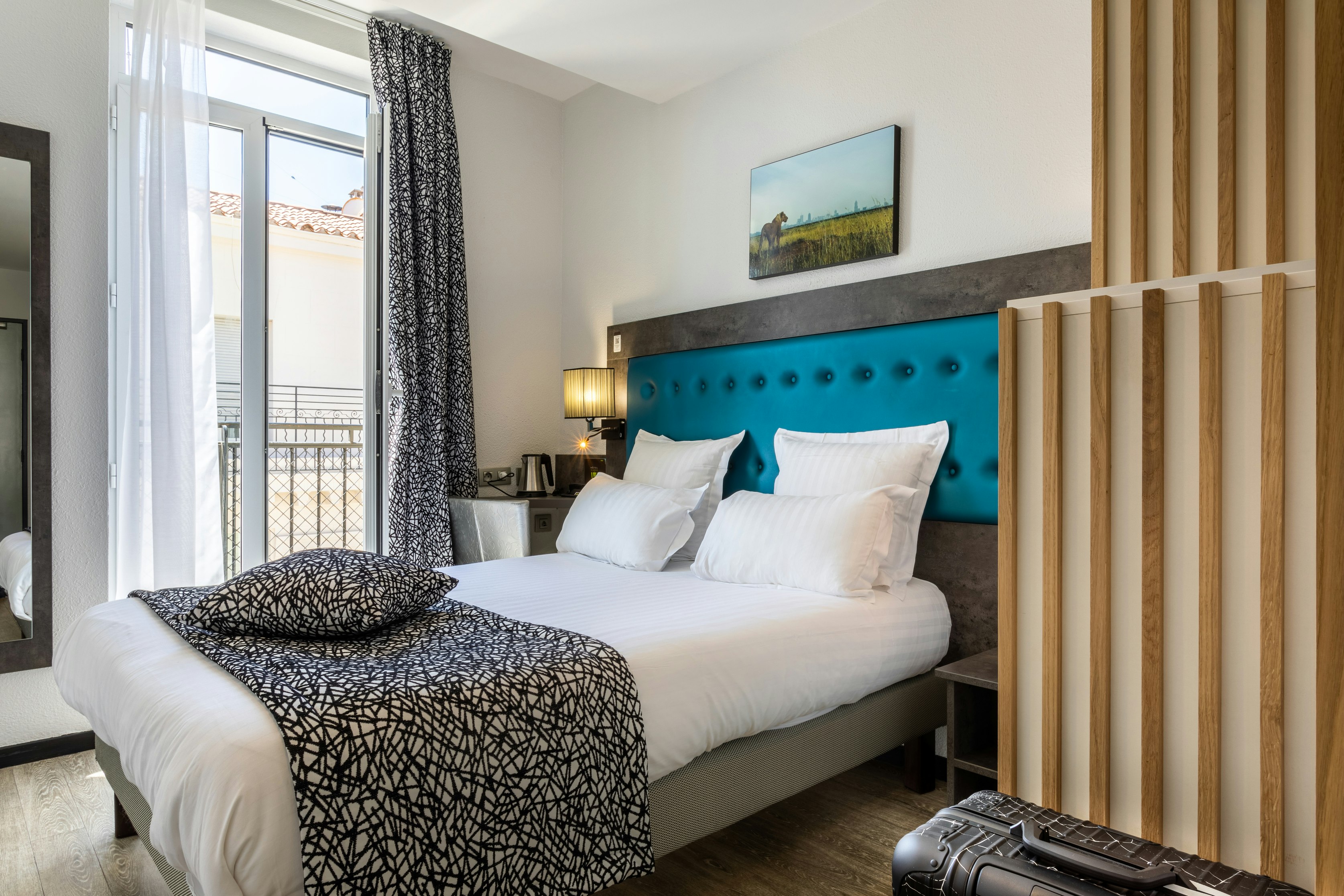 HOTEL CARRE VIEUX PORT 12/24
