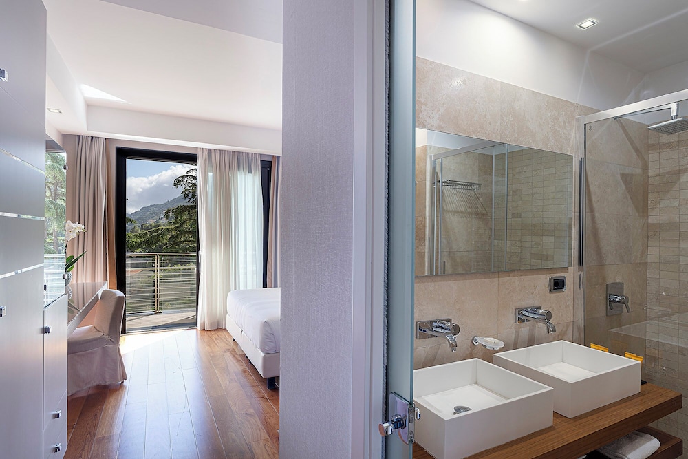 Paradiso Relais Hotel 89/92