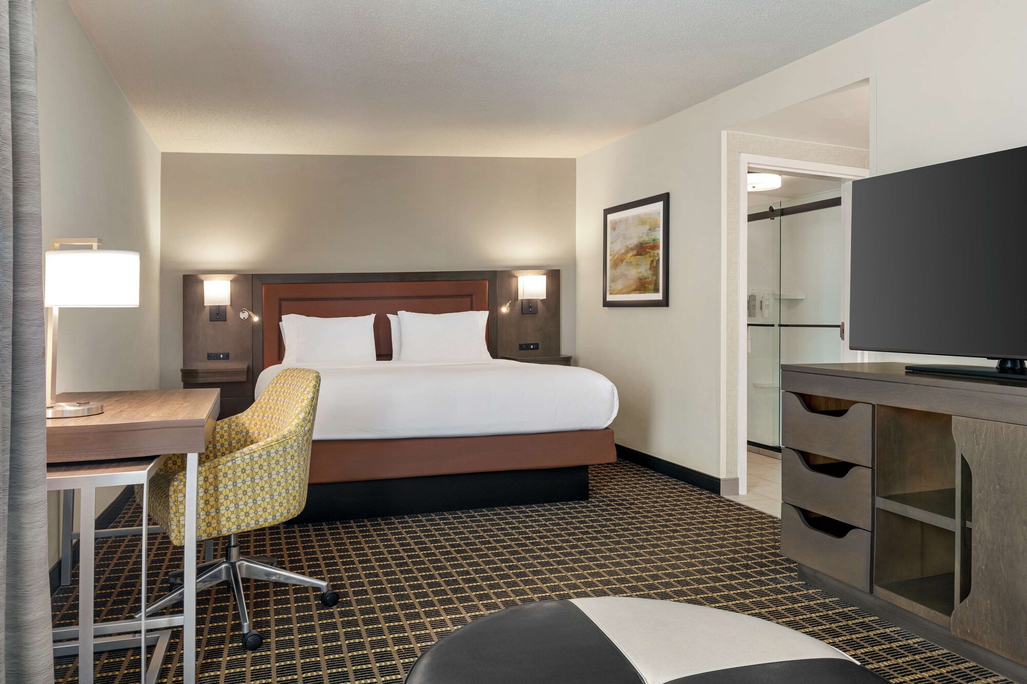STUDIO, SUITE, KING BED