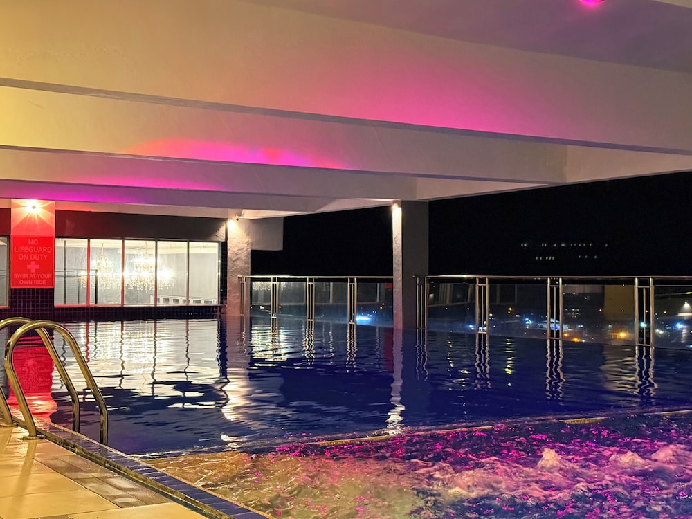 Stirling Suites 30/48