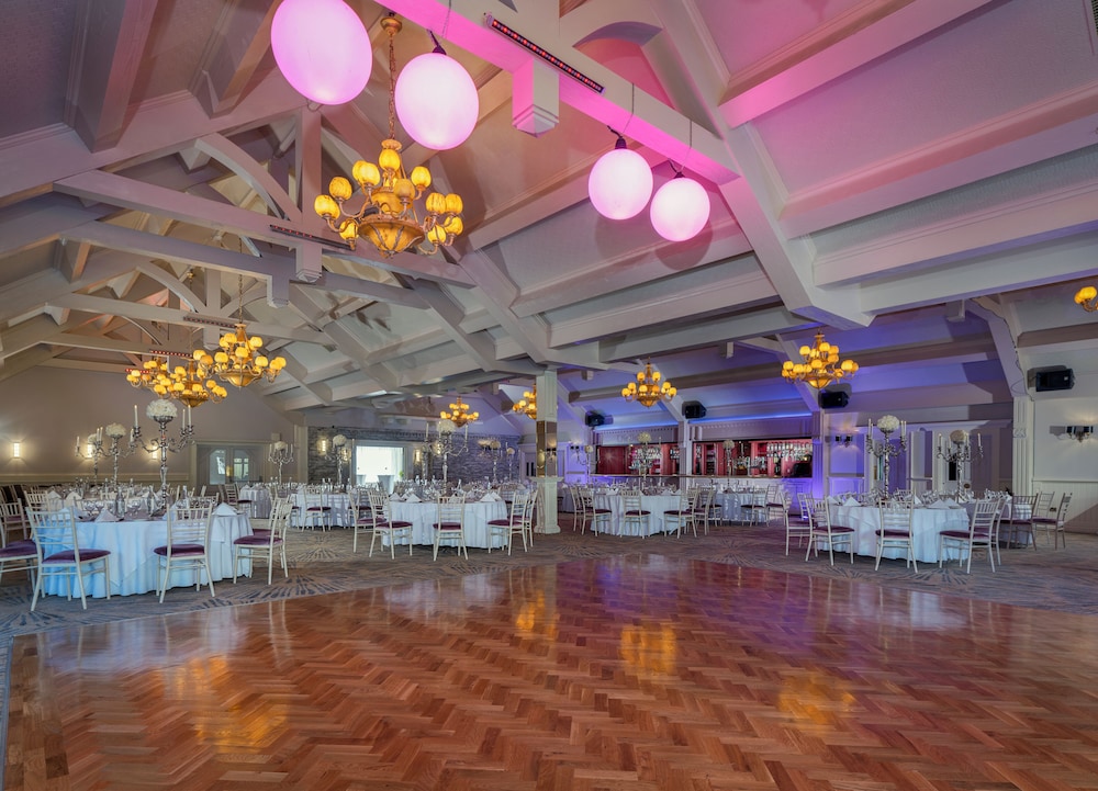 Treacys Oakwood Hotel, Shannon 48/55