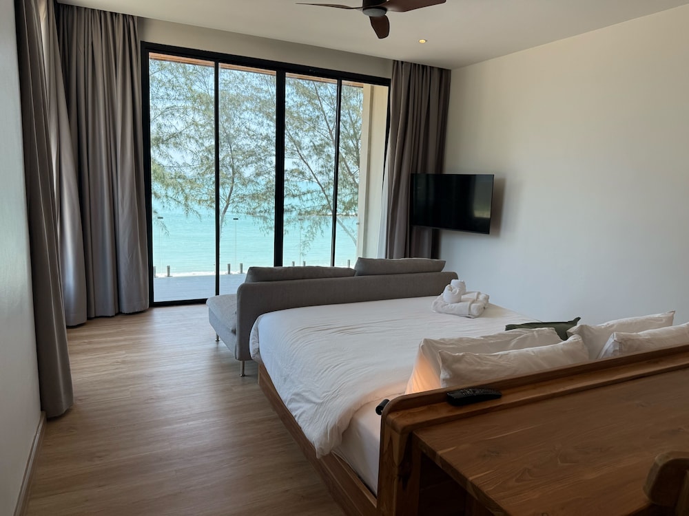 DELUXE, DOUBLE BED