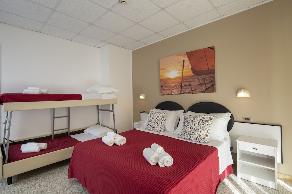 1 BEDROOM, ECONOMY, QUADRUPLE, BALCONY