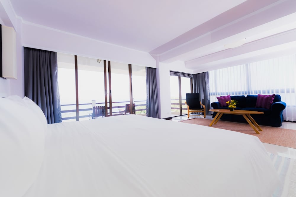 Rayong Resort Hotel 20/65