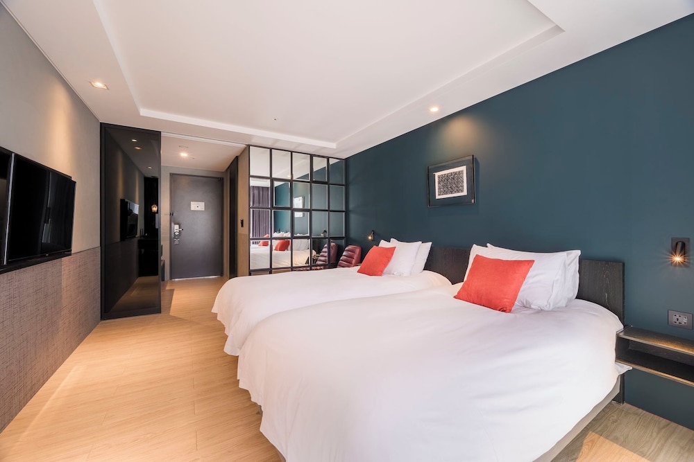 Hotel Alice and Trunk 17/48