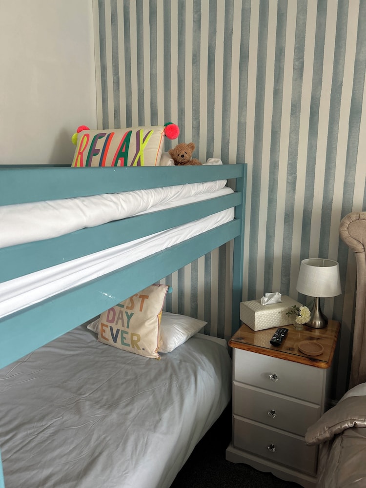 غرفة عائلية بسرير كينج وسرير بطابقين، Cherwood Hotel 10/10