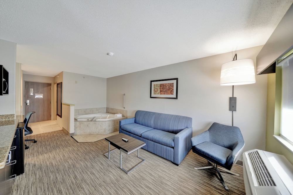 Holiday Inn Express Hotel Suites Beatrice 45/76