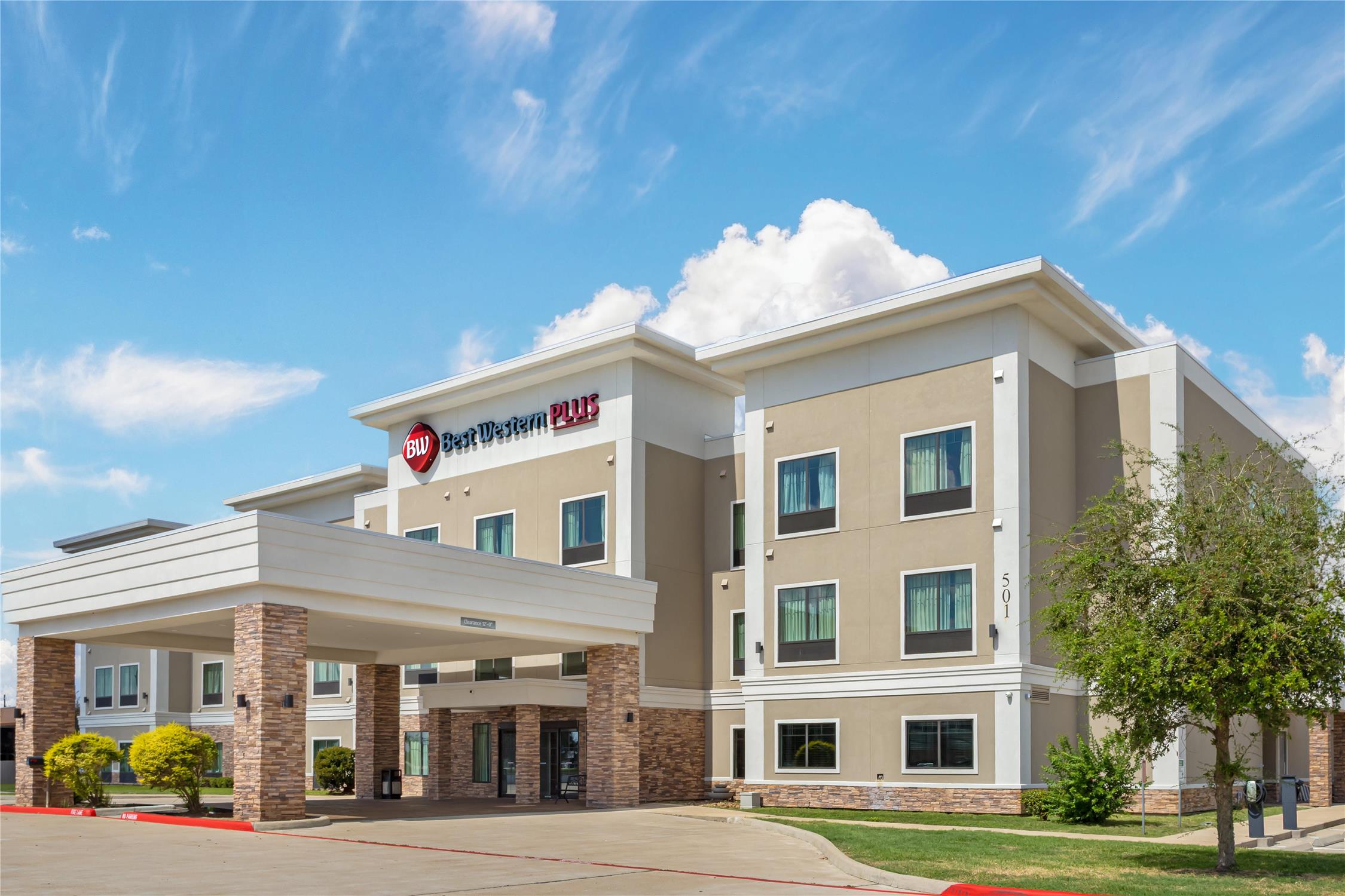 Best Western Plus Bay City Inn & Suites 42/44