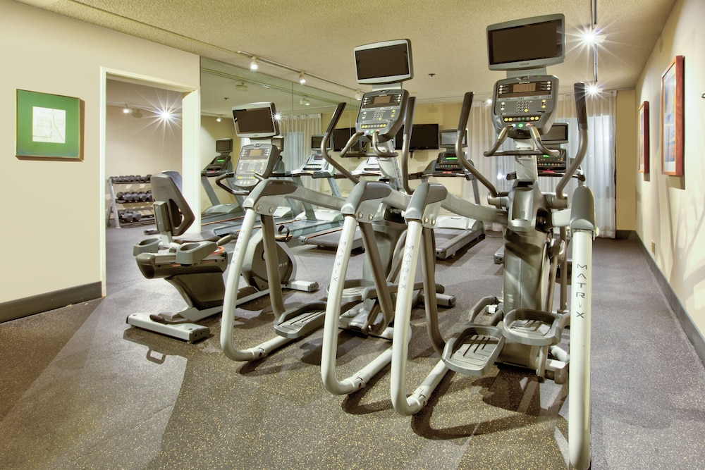 Holiday Inn Hotel And Suites 33/66