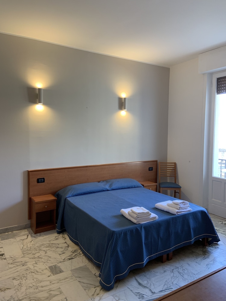 SUPERIOR, DOUBLE OR TWIN BED, MOUNTAIN SIDE, COURTYARD VIEW