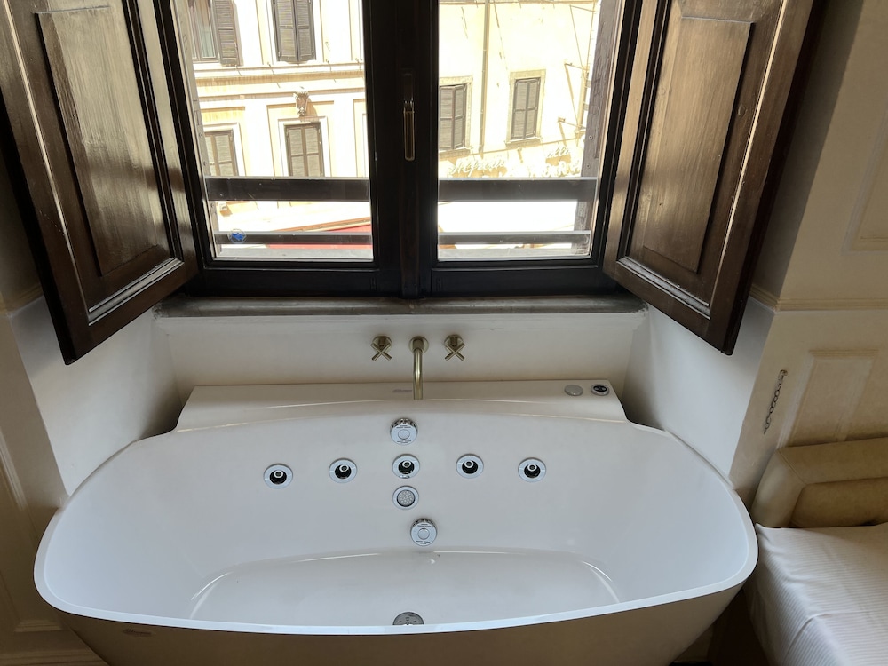 Navona Central Suites 46/50