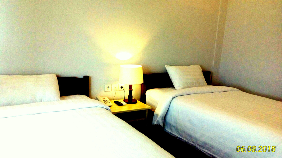 Deluxe, Twin Beds