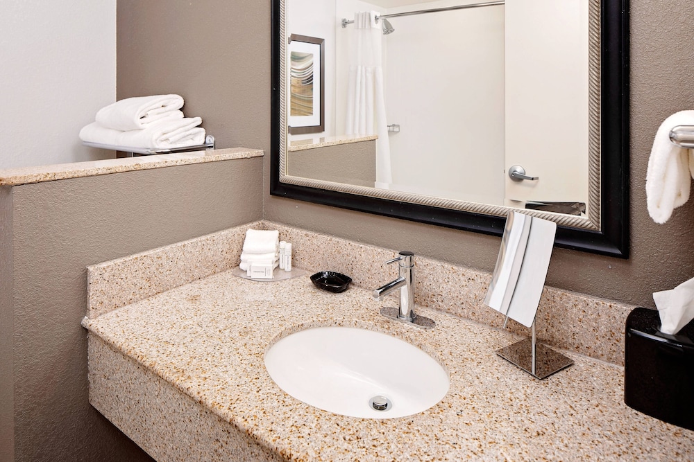 Courtyard by Marriott West Homestead Waterfront 5/26