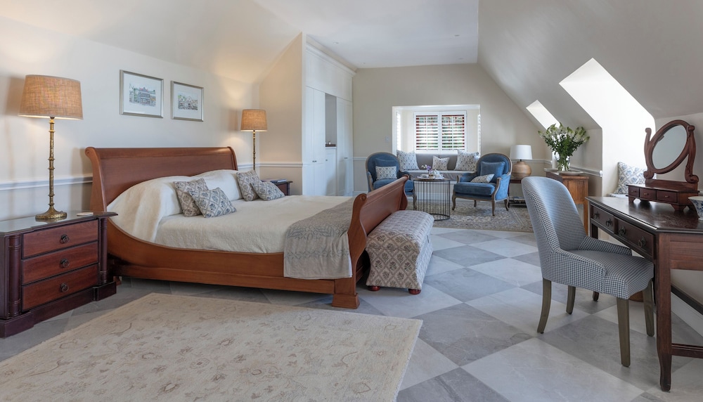 Manor, Deluxe, Suite, Queen Bed