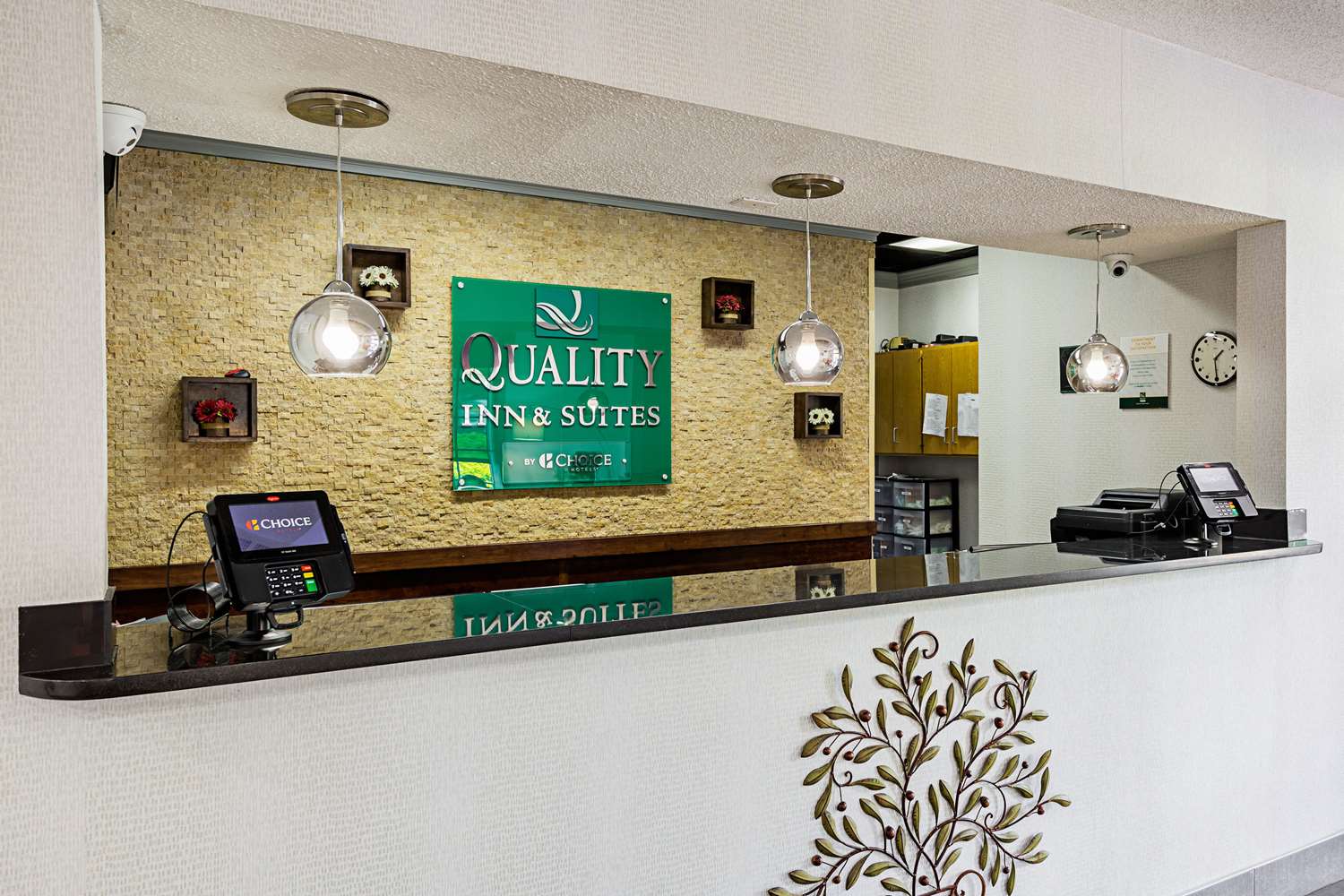 Quality Inn & Suites Greenville - Haywood Mall 5/28
