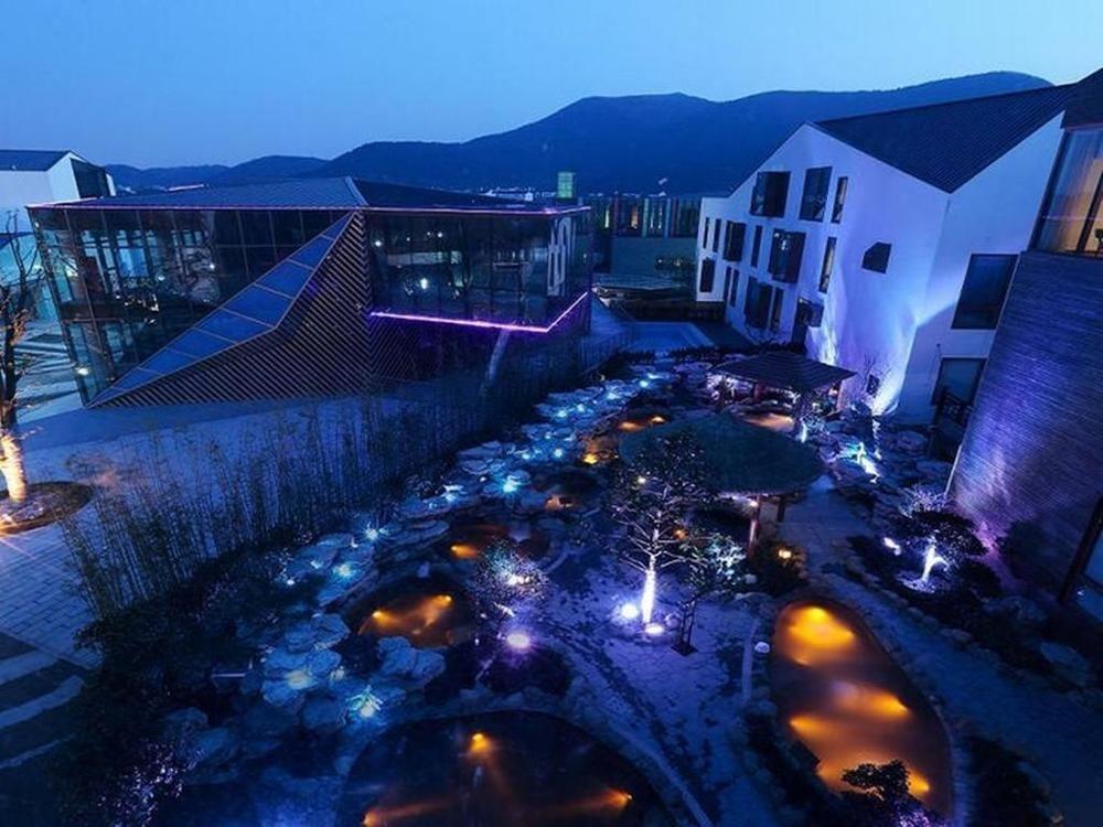 HOTEL SCHOLARS SHUSHAN HOT SPRINGS RESORT 33/35