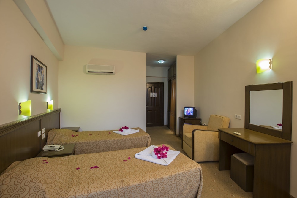 Tokay Hotel 15/50