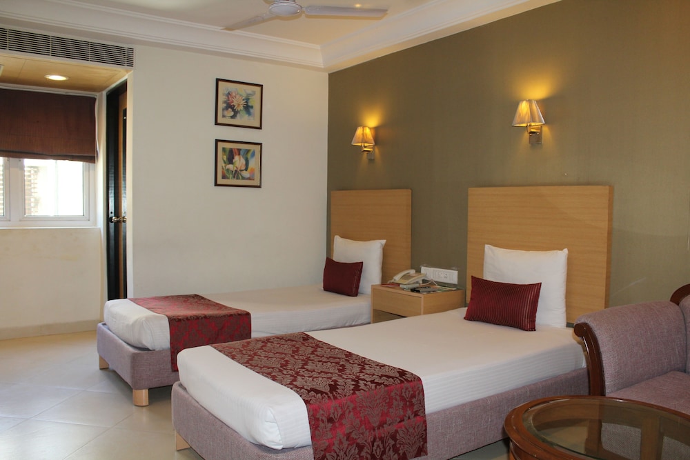 THE LOTUS SERVICE APARTMENTS - BURKIT ROAD 15/45