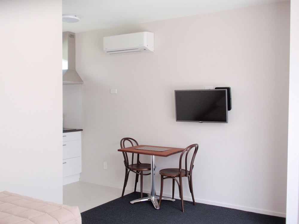 319 Addington Motel 30/38