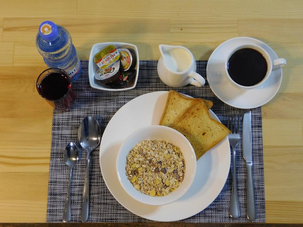 Tea For Two Hotel 16/40