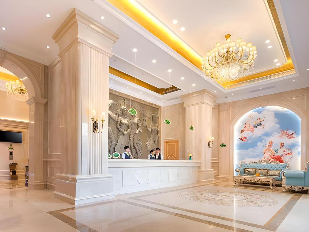 Vienna Hotel (Shenzhen Shanglilang Metro Station) 11/60
