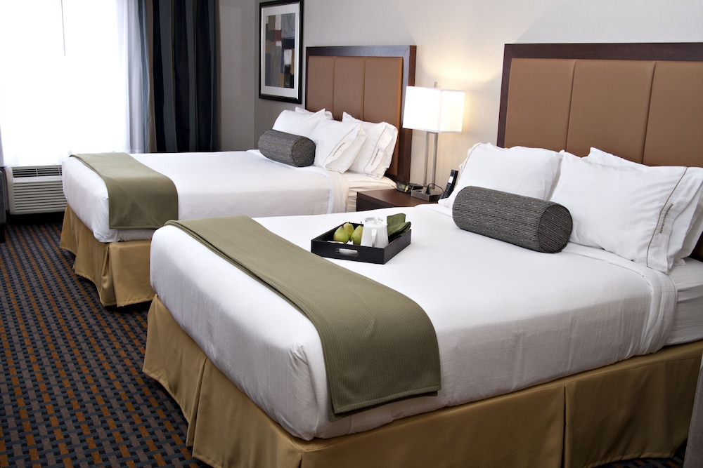 Holiday Inn Express Pembroke 9/51